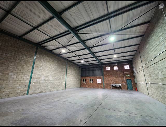 332M² WAREHOUSE TO LET IN LINBRO PARK